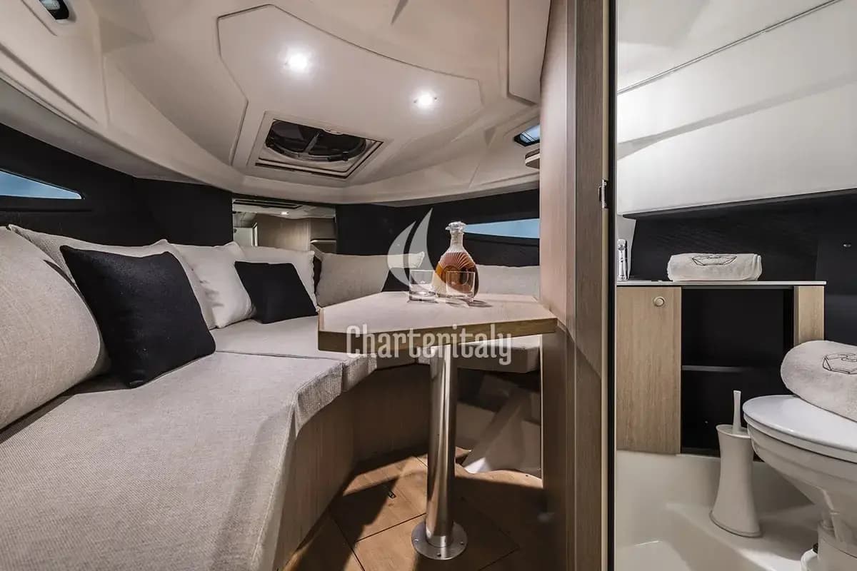 Cranchi E30 Endurance - Aurora - 18