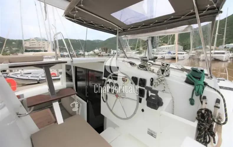 Lucia 40 - La Mer-Kat - 5