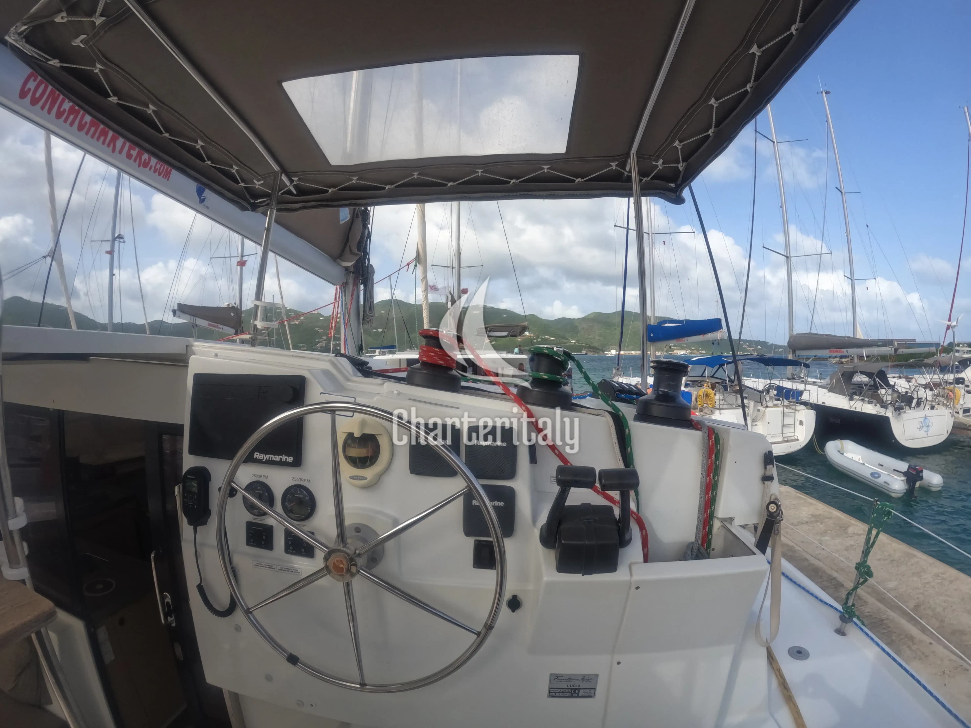 Lucia 40 - La Mer-Kat - 16