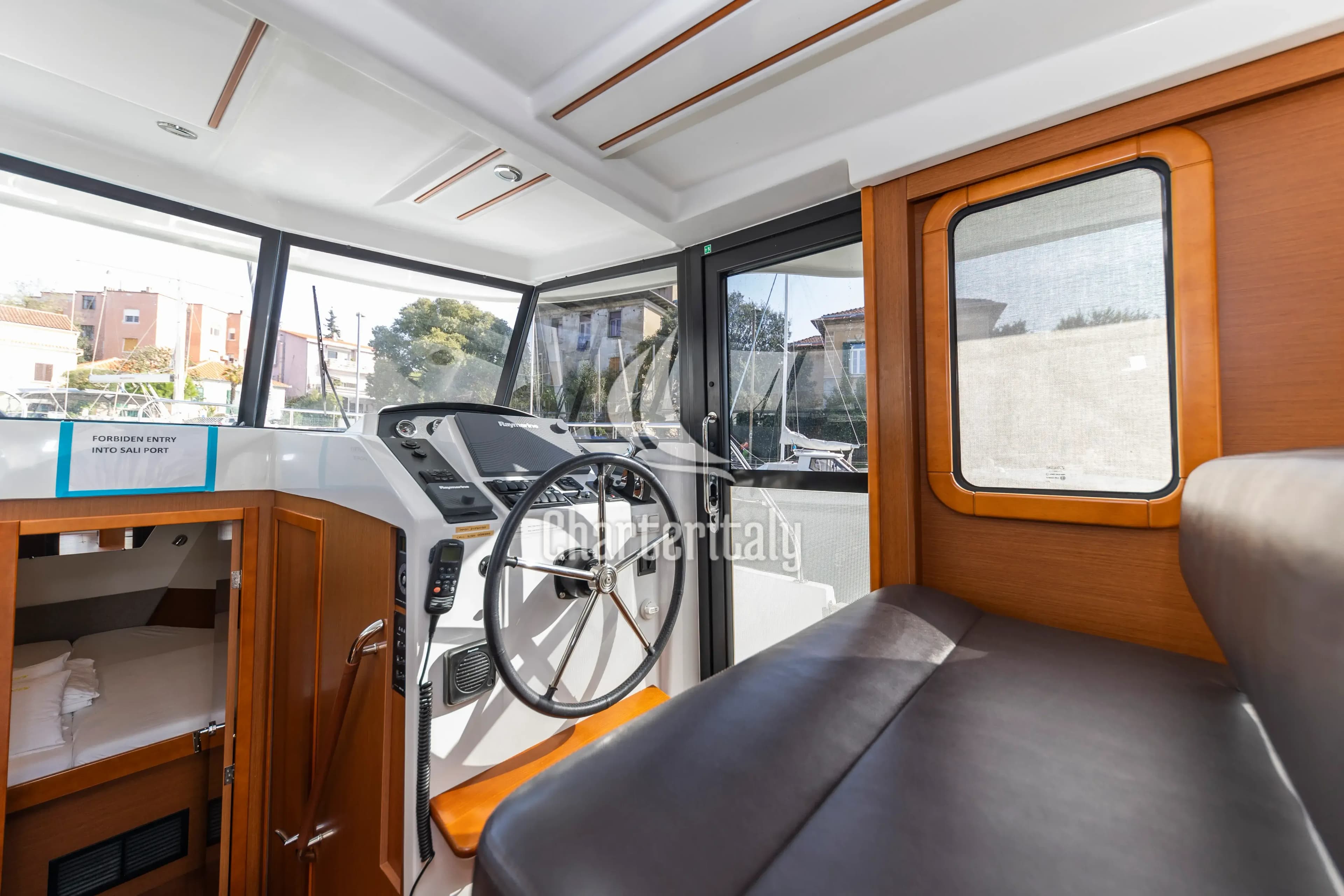 Swift Trawler 34 Fly - Blue Sky - 6