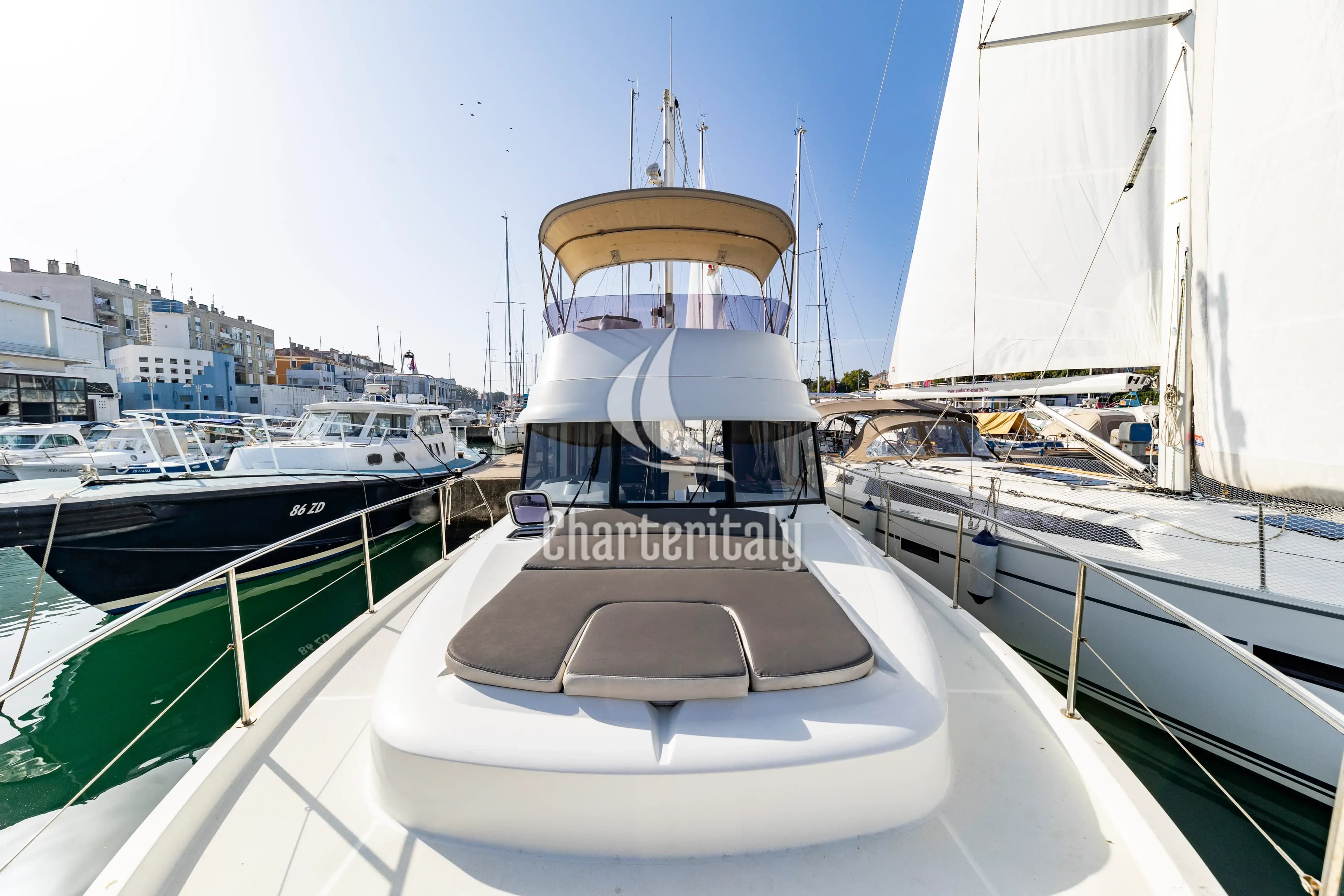 Swift Trawler 34 Fly - Blue Sky - 17