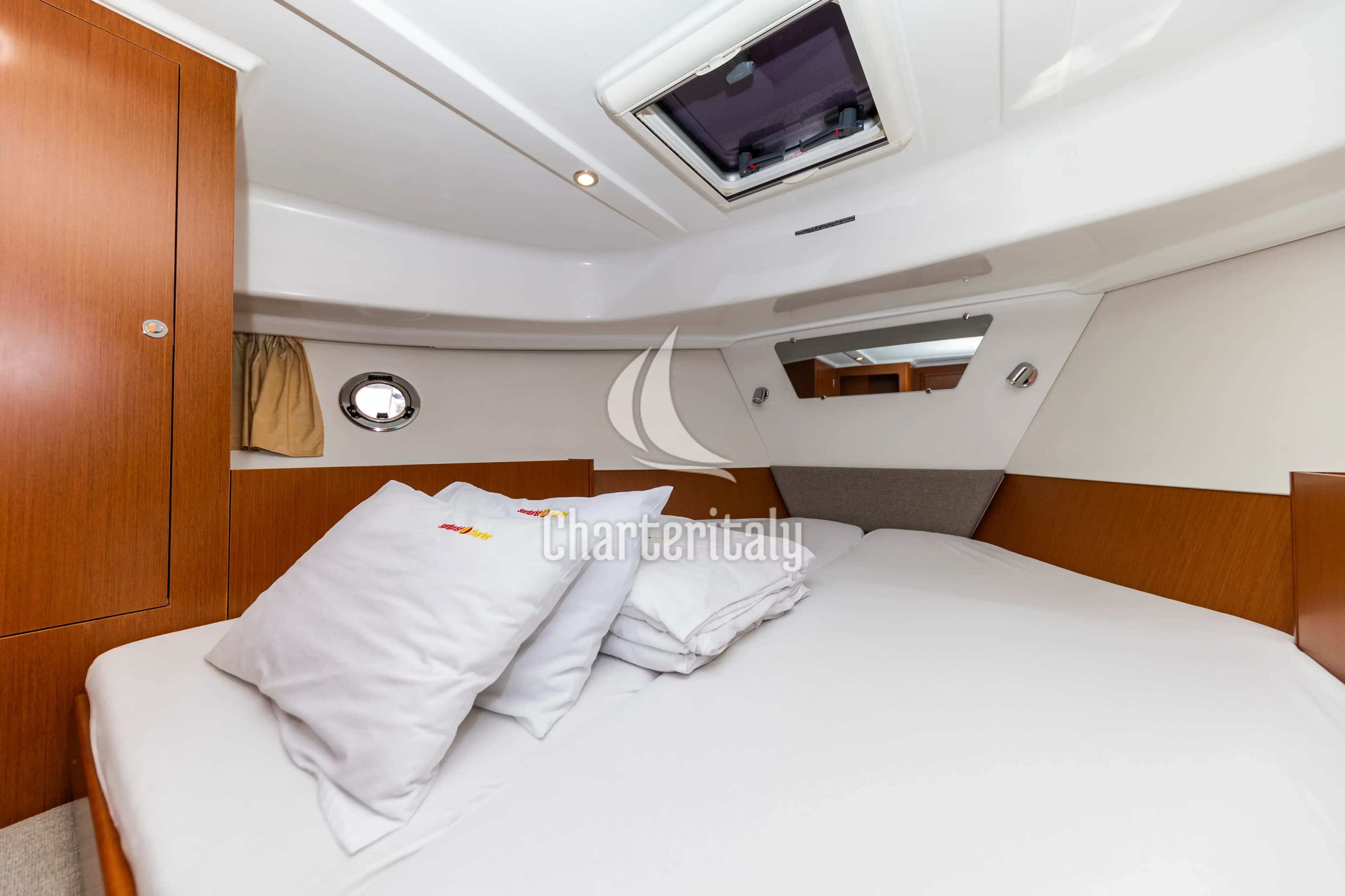 Swift Trawler 34 Fly - Blue Sky - 15