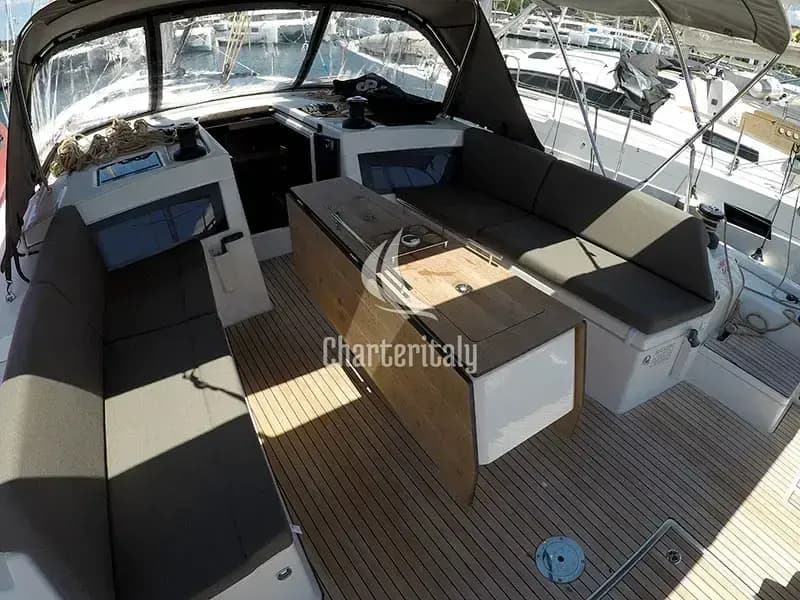 Dufour 470 - 4 cab. - Adelante - 19
