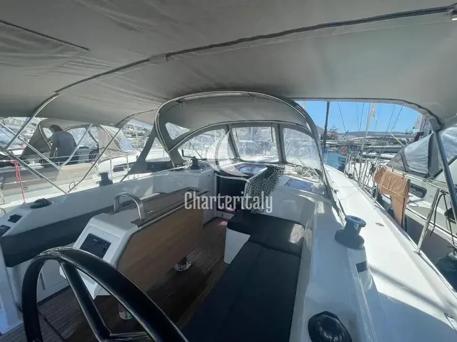 Bavaria C42 - Blackberry - 3