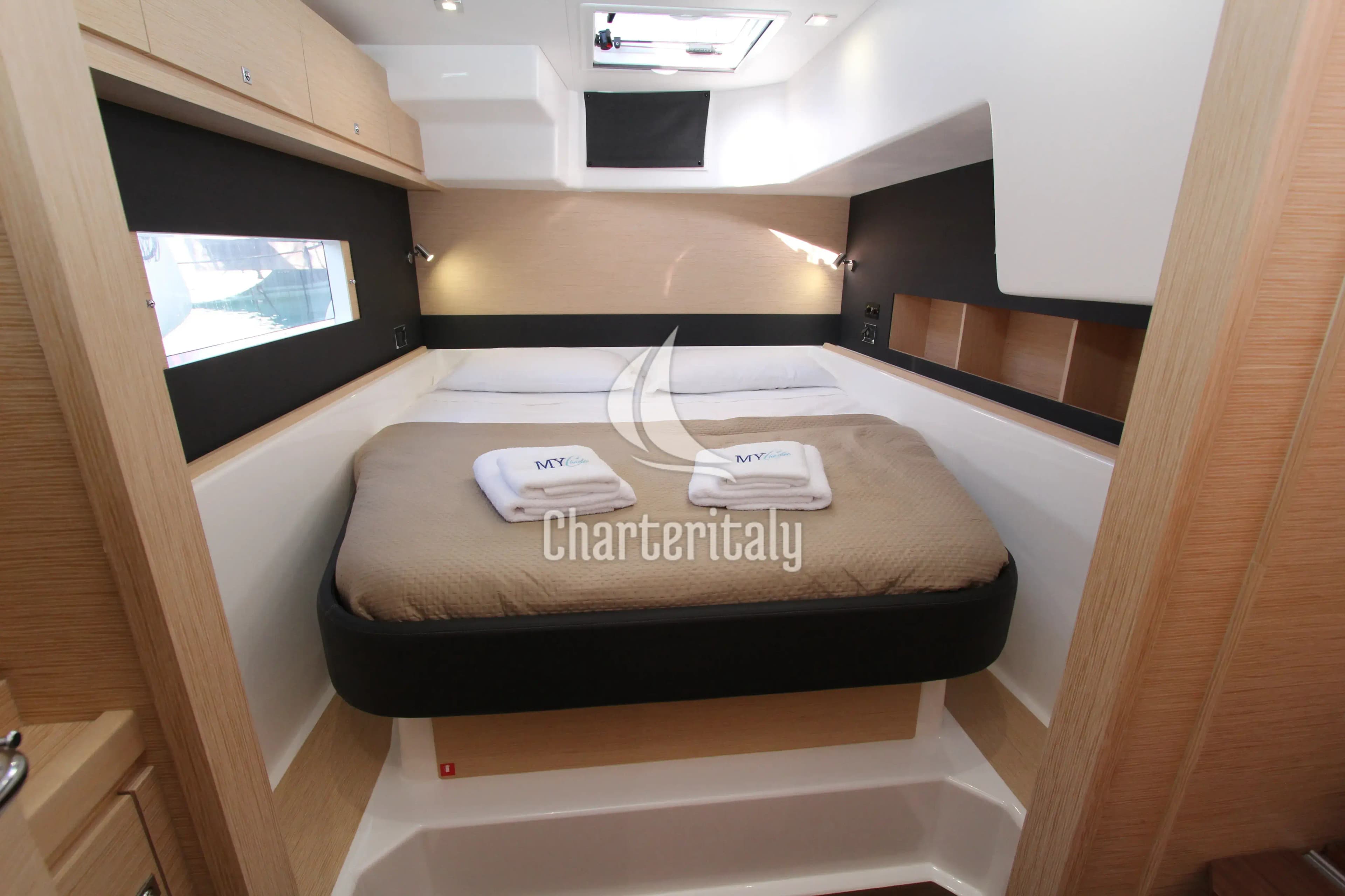 Dufour 48 Catamaran - 5 + 1 cab. - Amelie - 13