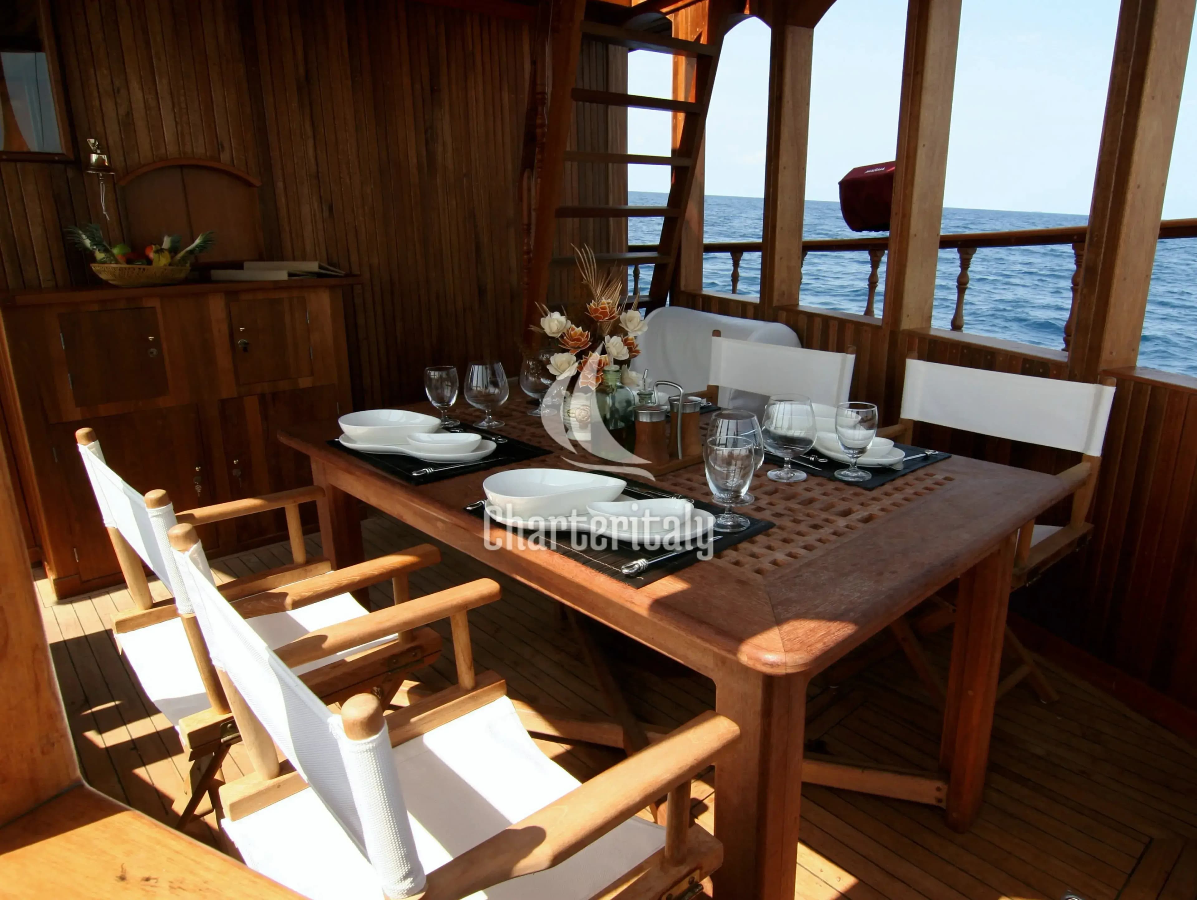 Wooden motor yacht - Stella 1 - 13