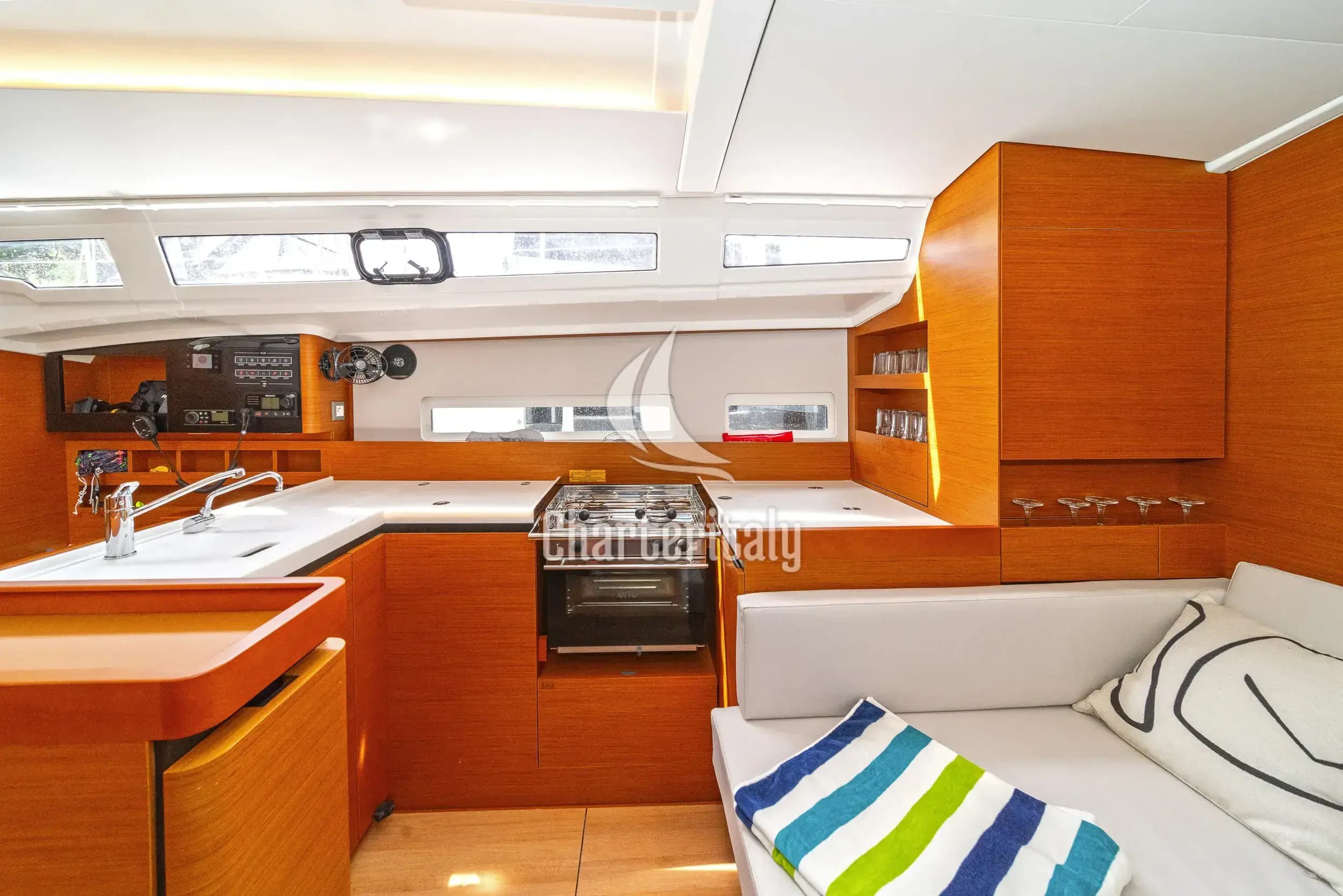 Sun Odyssey 410 - 3 cab. - First Date - 11