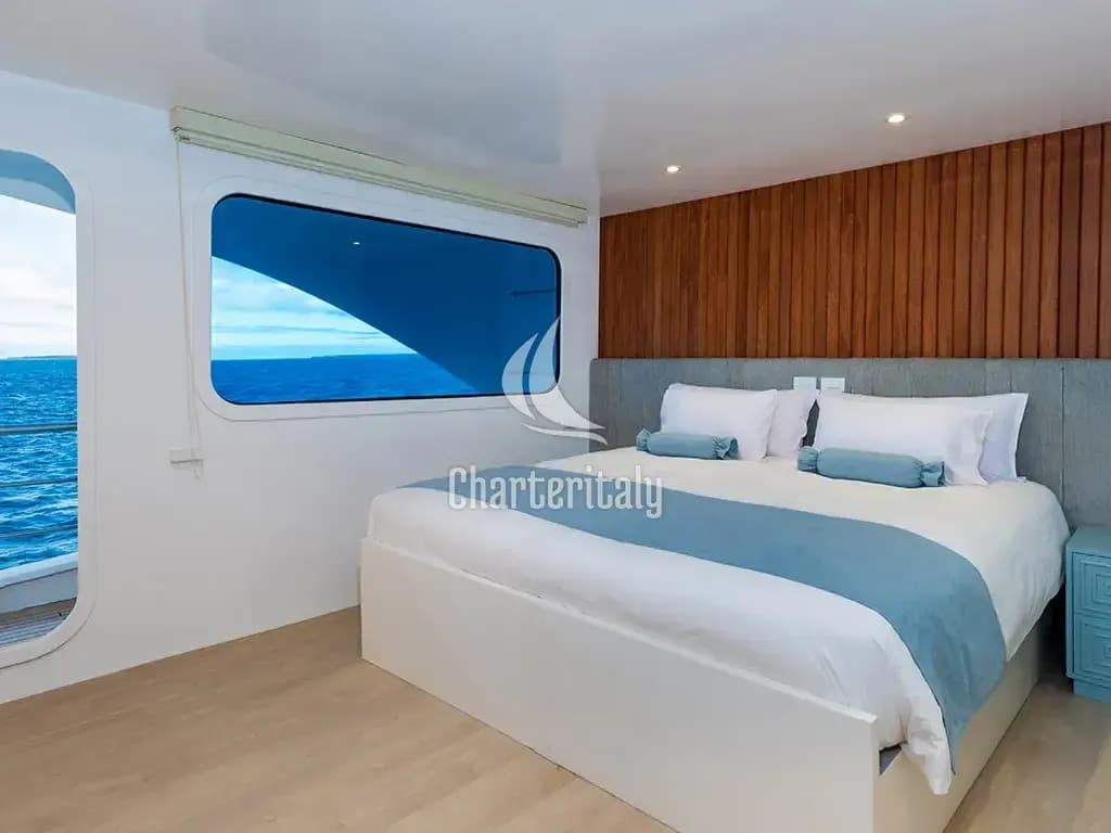 Power Catamaran - Ocean Spray - 10