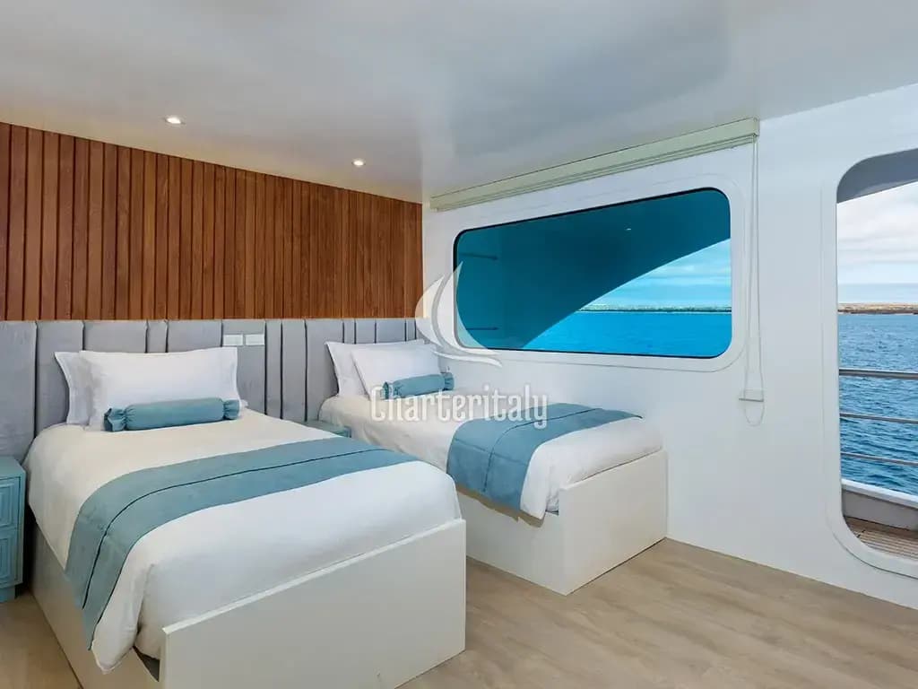 Power Catamaran - Ocean Spray - 6