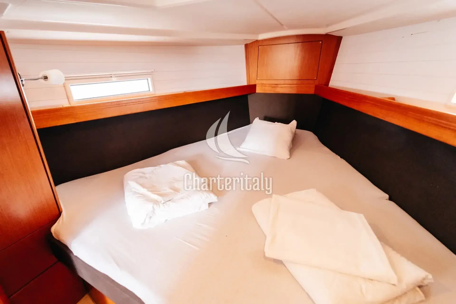 Bavaria Cruiser 37 - Blue Tone - 11
