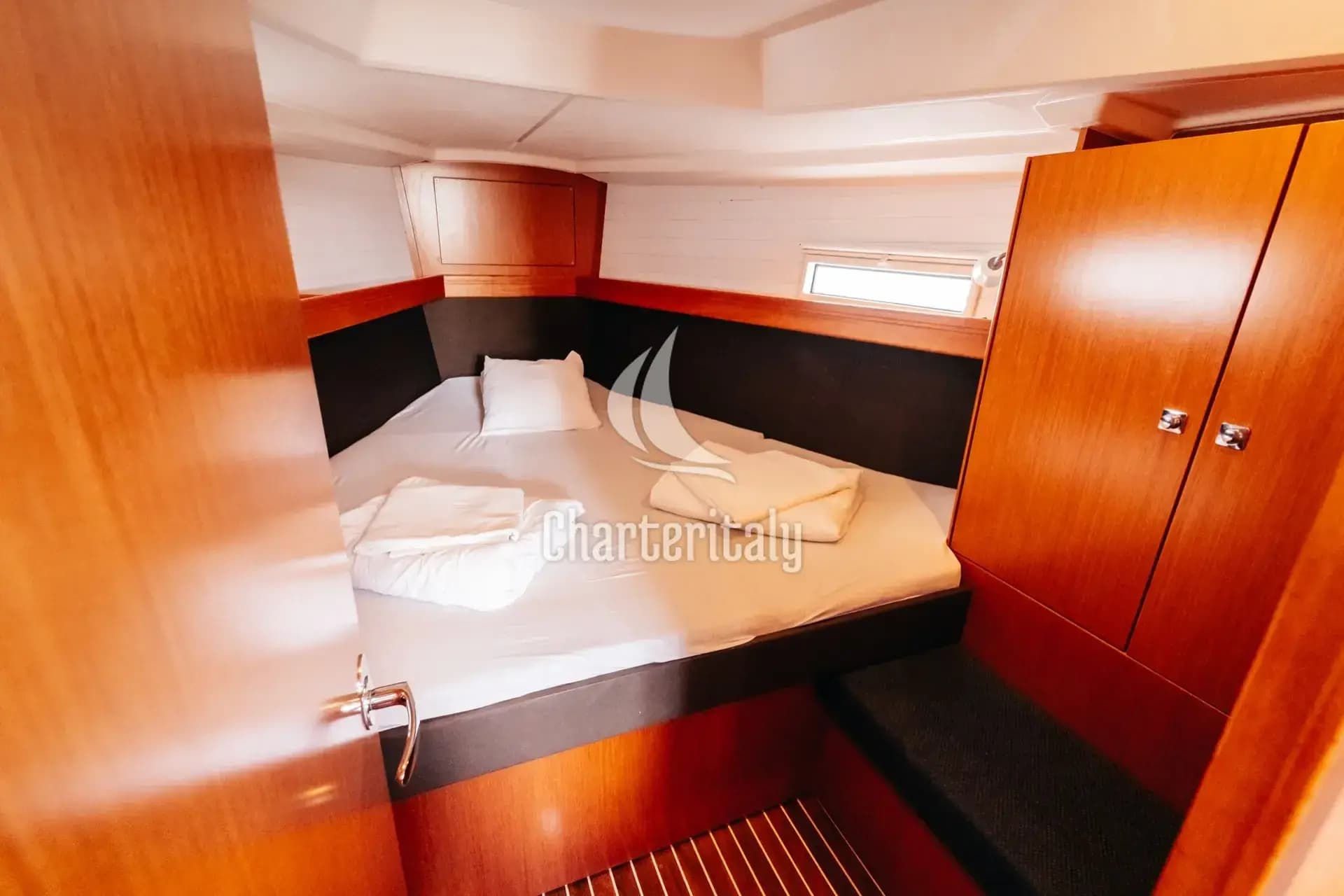 Bavaria Cruiser 37 - Blue Tone - 10