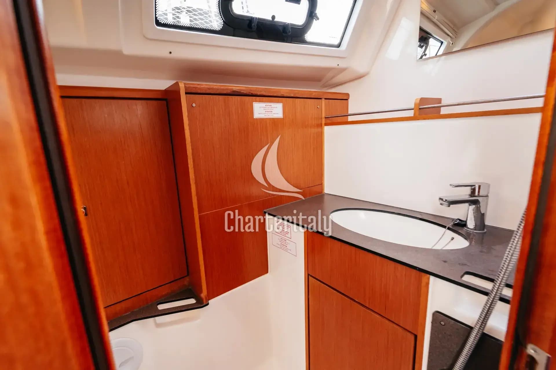 Bavaria Cruiser 37 - Blue Tone - 15