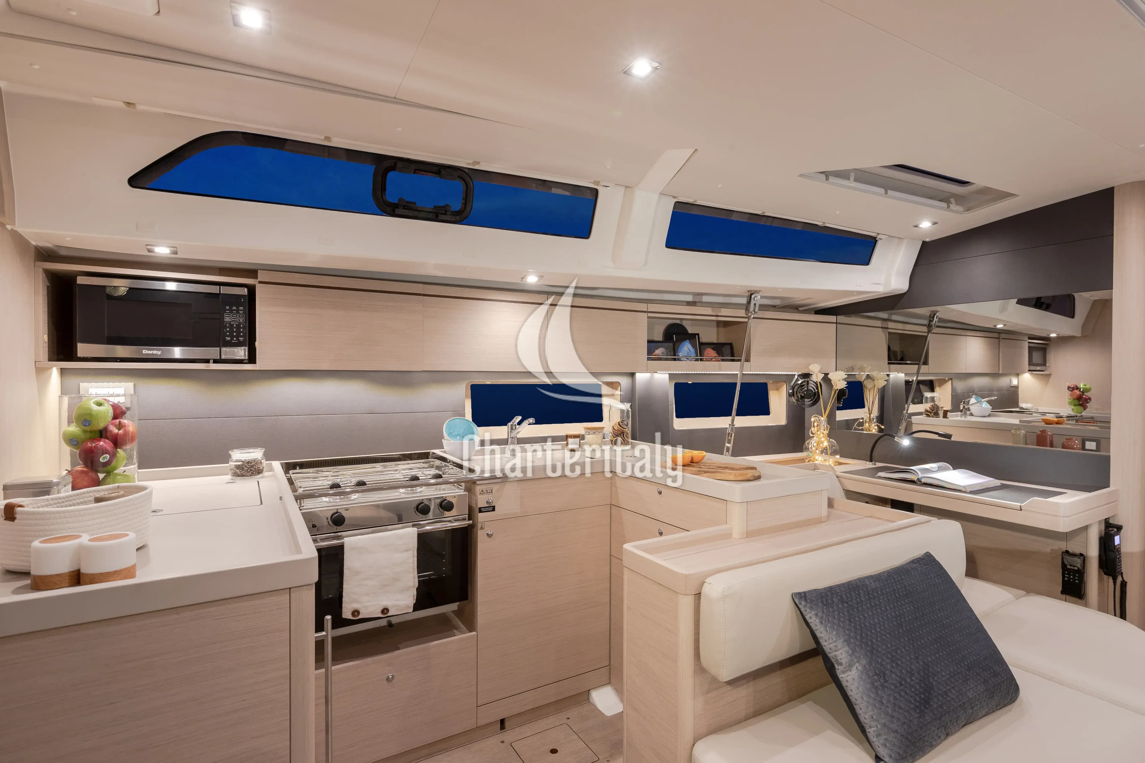 Sun Odyssey 52.2 - Moorings 52.4 Club - 2