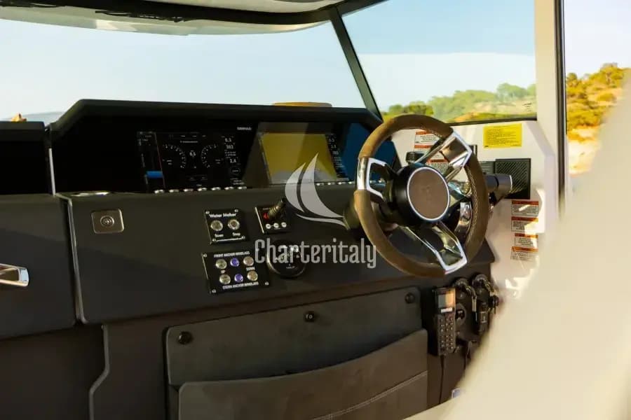 Axopar 37 XC Cross Cabin - MY CHARACTER - 61