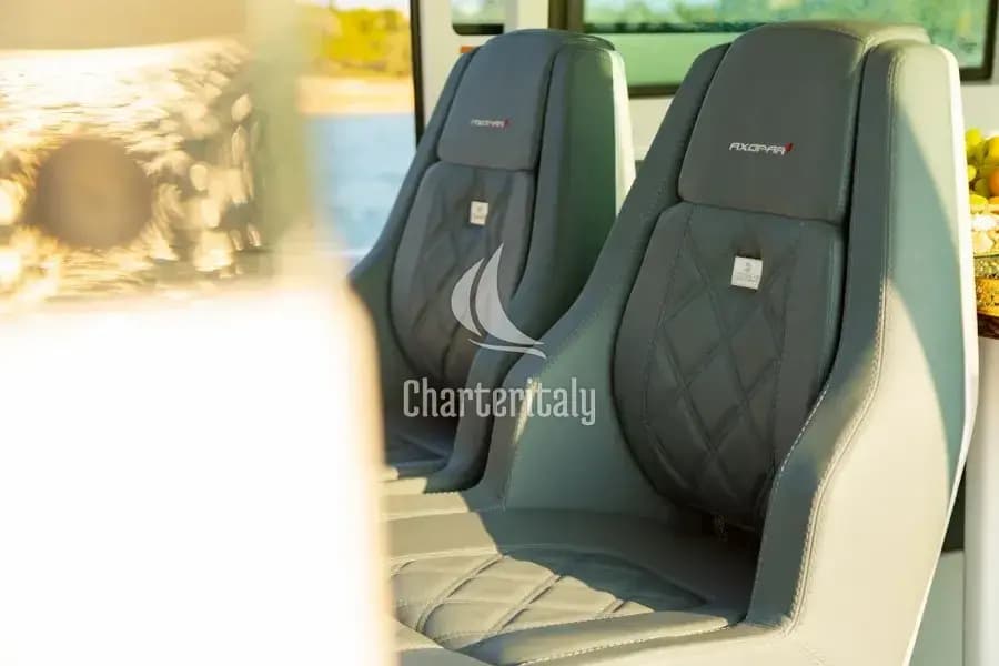 Axopar 37 XC Cross Cabin - MY CHARACTER - 23