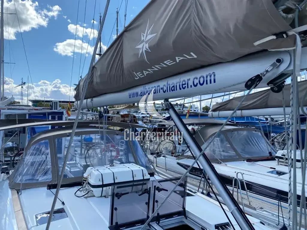 Sun Odyssey 519 - Alboran Pacharan (Cabo Verde) - 11
