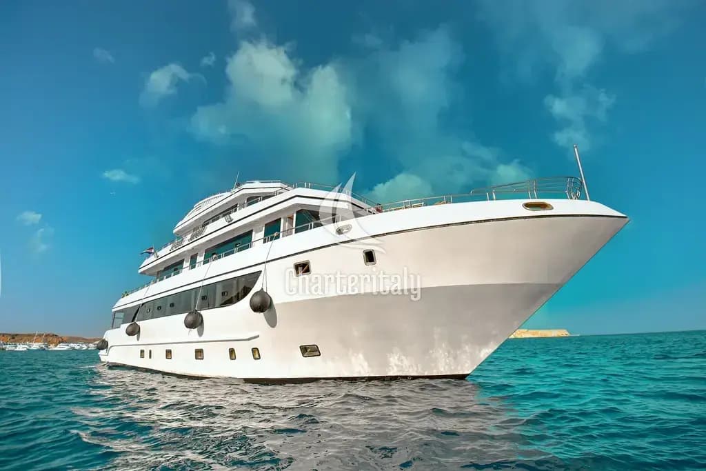 Luxury Motor Yacht - Comfort cabin upper deck 3 - 11