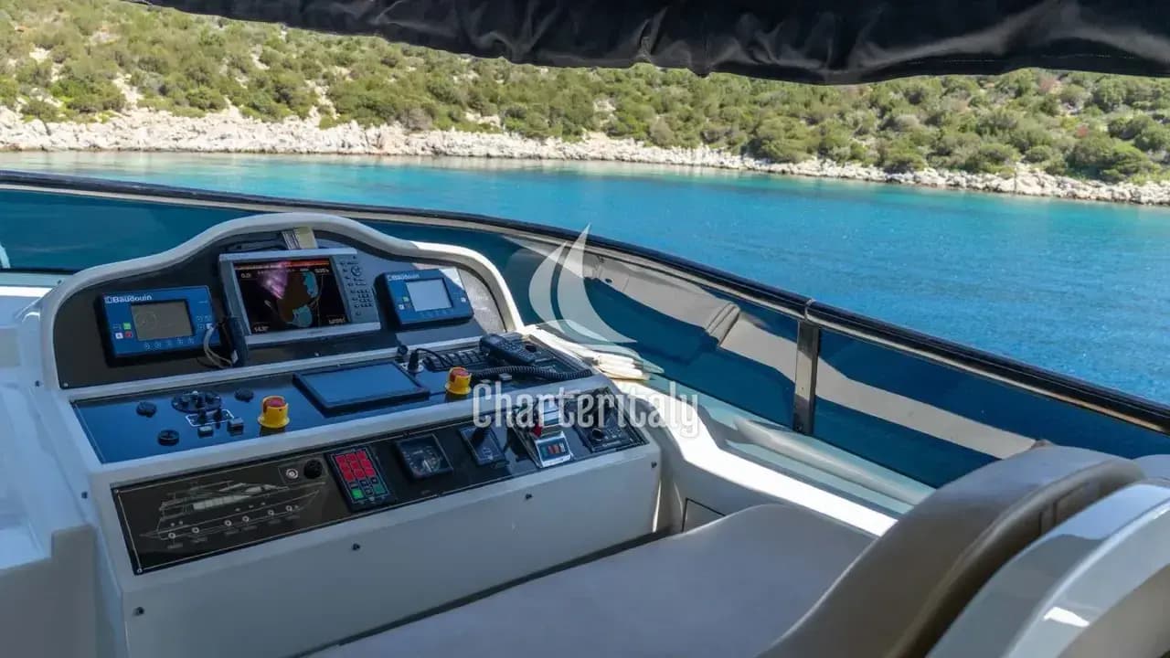Luxury Motor Yacht - Den Den - 16