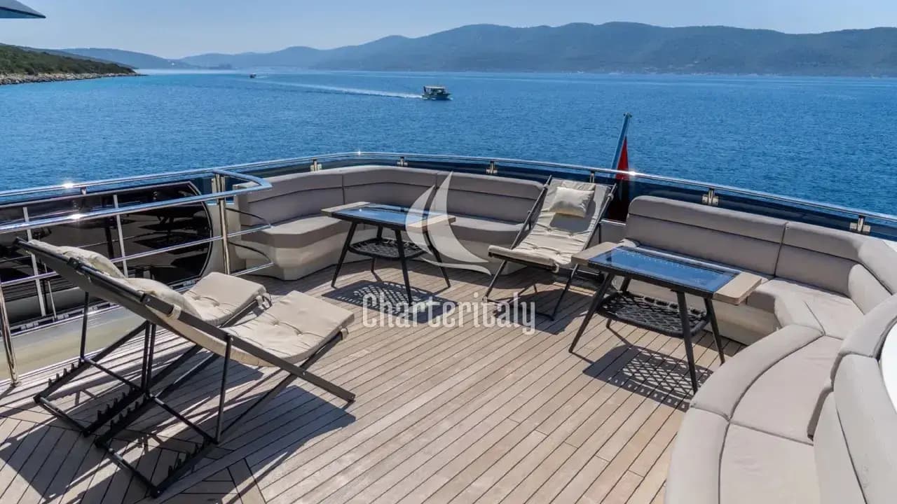 Luxury Motor Yacht - Den Den - 18
