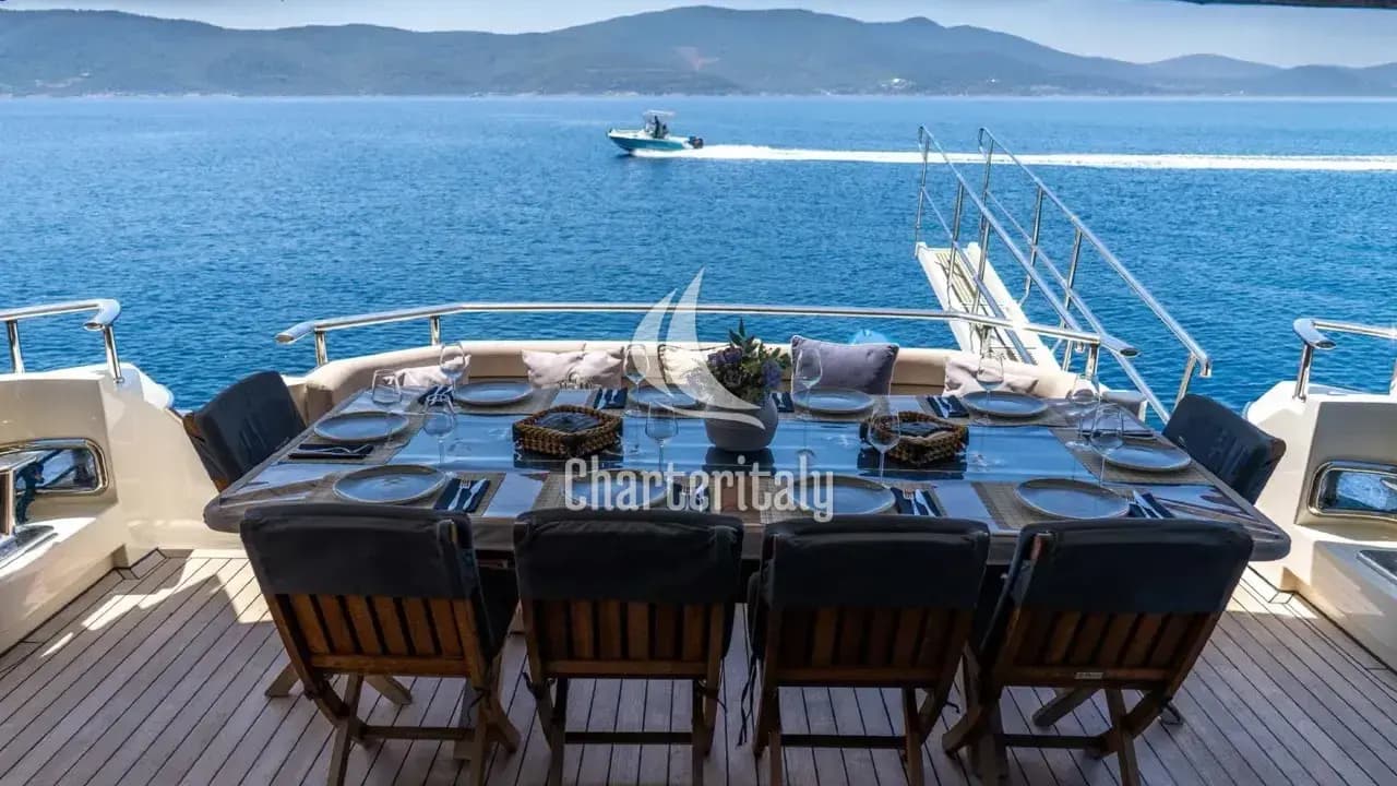 Luxury Motor Yacht - Den Den - 36
