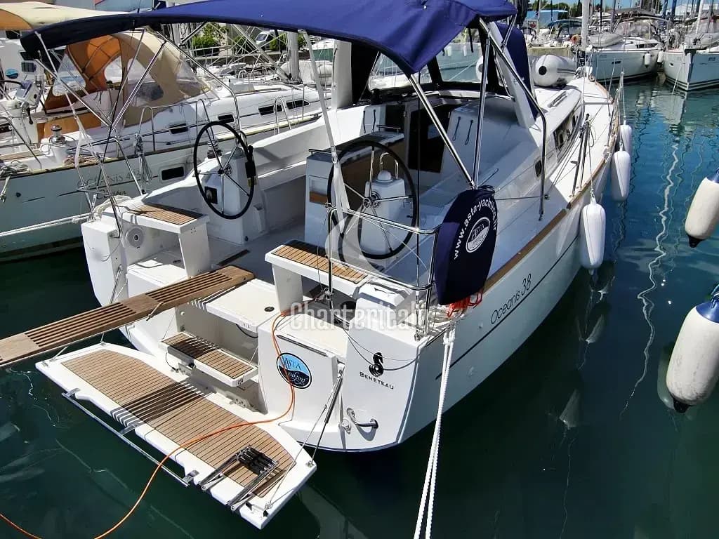 Oceanis 38.1 - AURA - 2