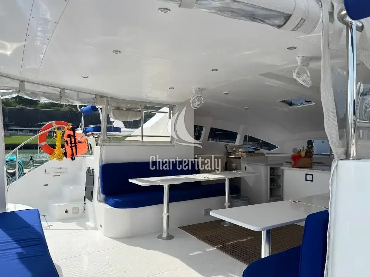 Island Spirit 410 - Isle Phantom - 9