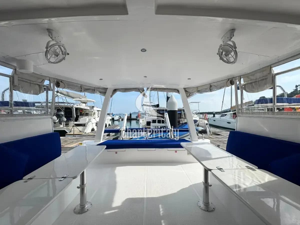 Island Spirit 410 - Isle Phantom - 17