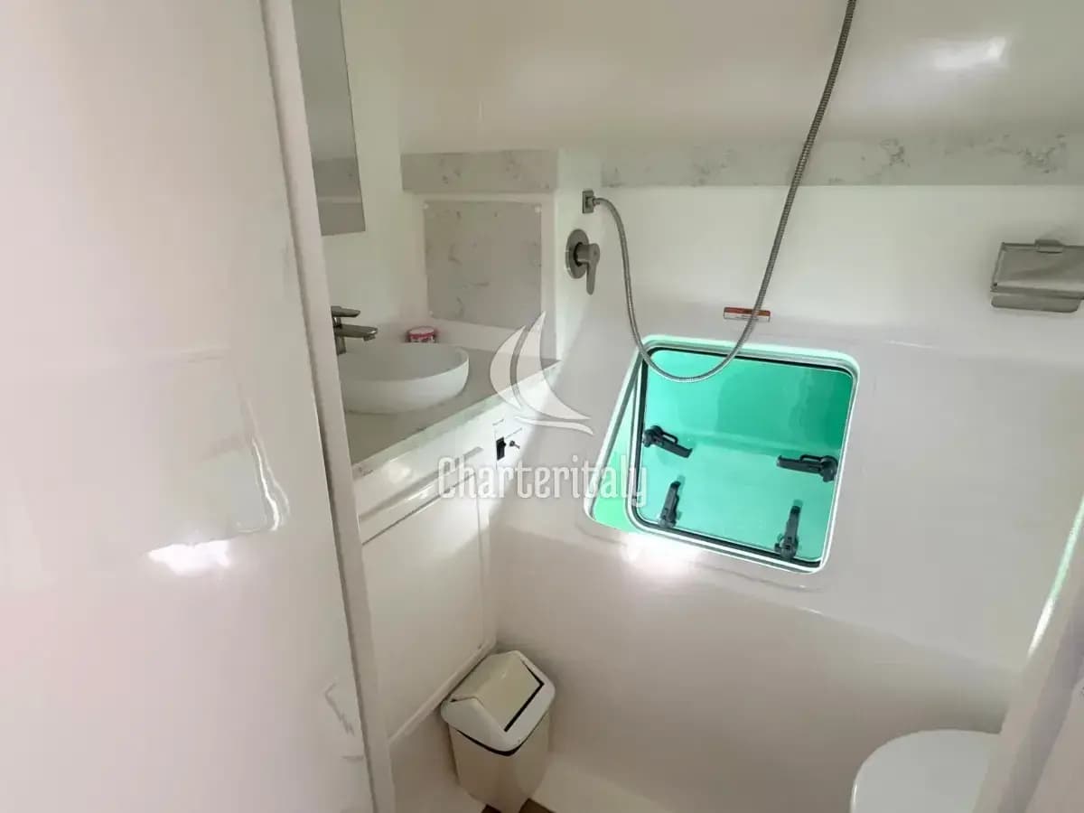 Island Spirit 410 - Isle Phantom - 29
