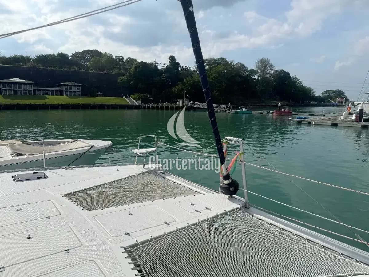 Island Spirit 410 - Isle Phantom - 4