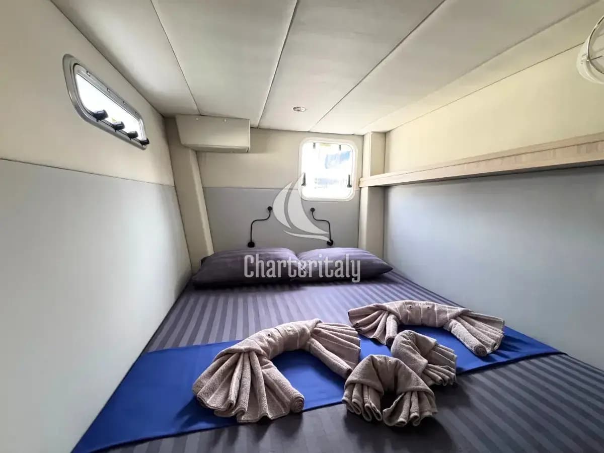 Island Spirit 410 - Isle Phantom - 21