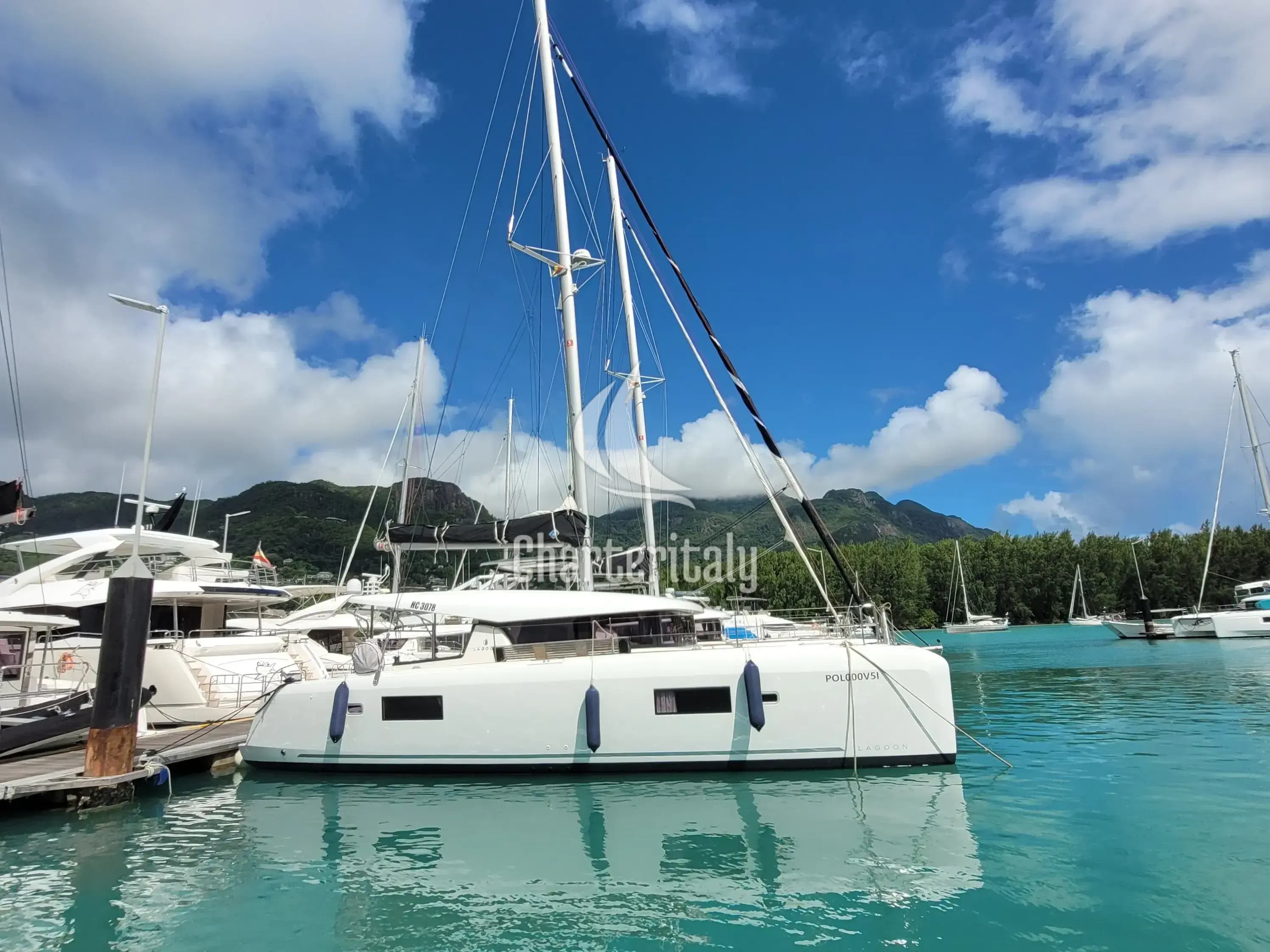 Lagoon 42 - Best Love - 1