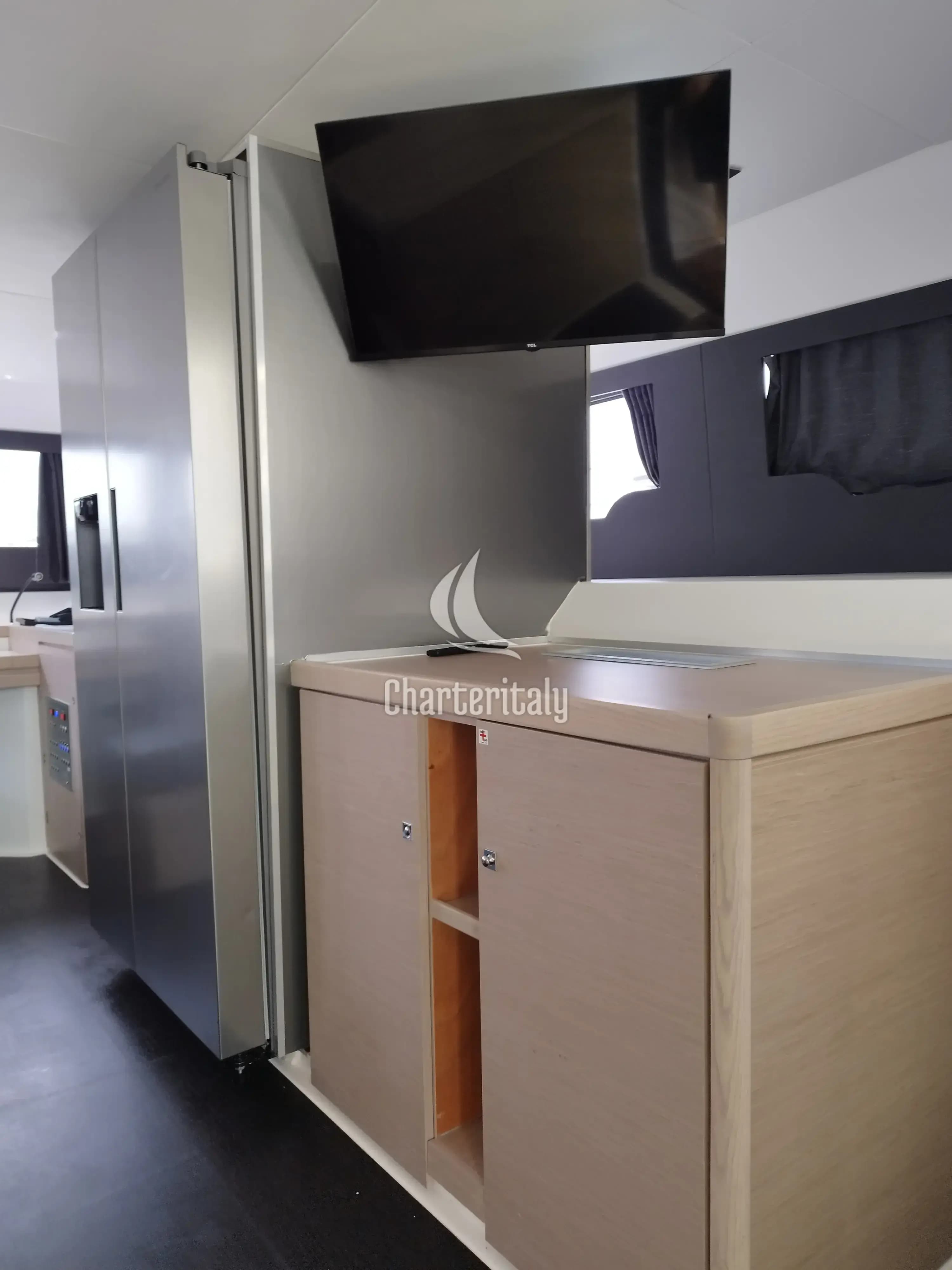 Dufour 48 Catamaran - 5 + 1 cab. - Delphinus - 18