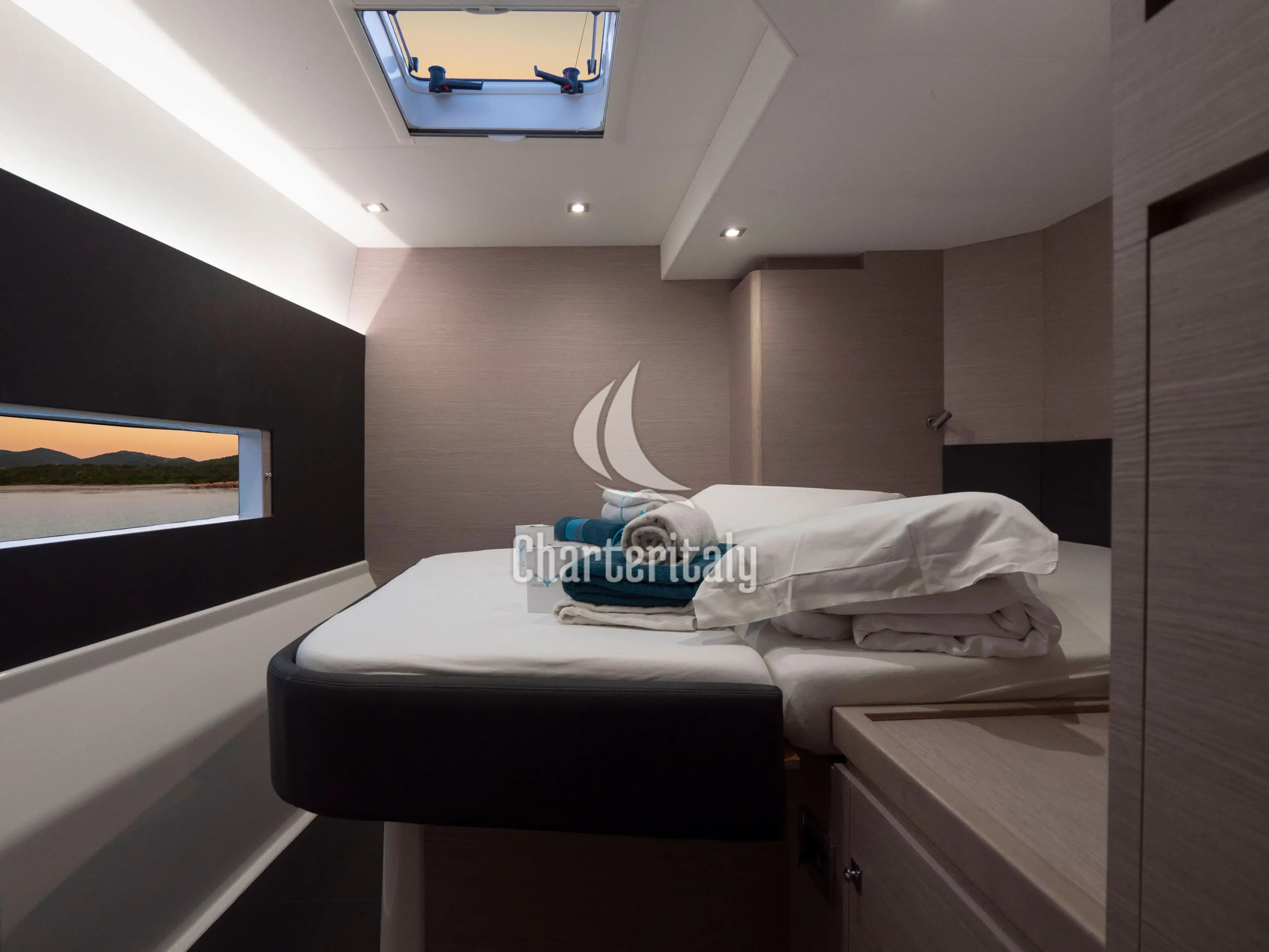 Dufour 48 Catamaran - 5 + 1 cab. - Delphinus - 21