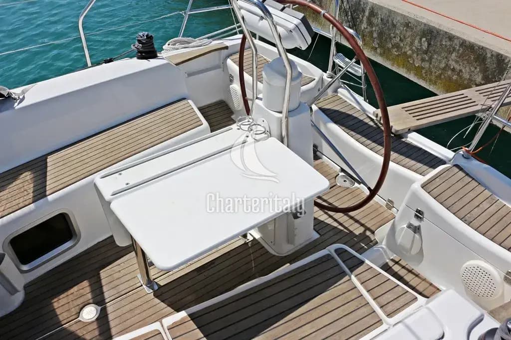Sun Odyssey 36i - Mala - 15