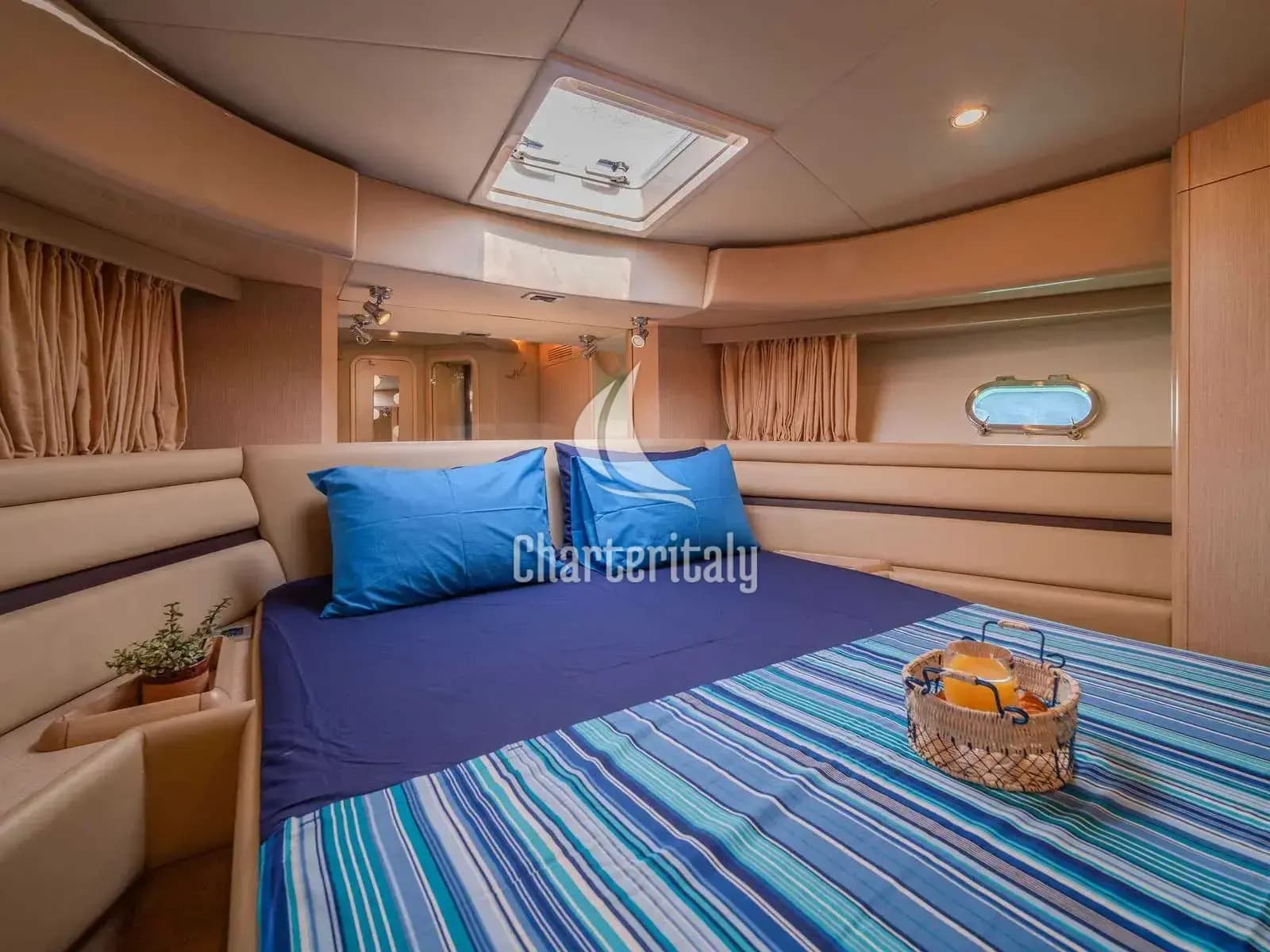 Ferretti 550 - Carte Blanche - 10