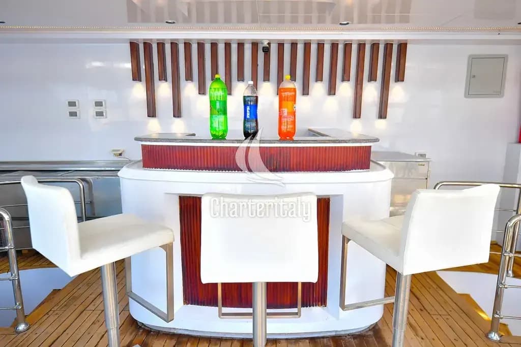 Luxury Motor Yacht - Luxury suite upper deck - 19