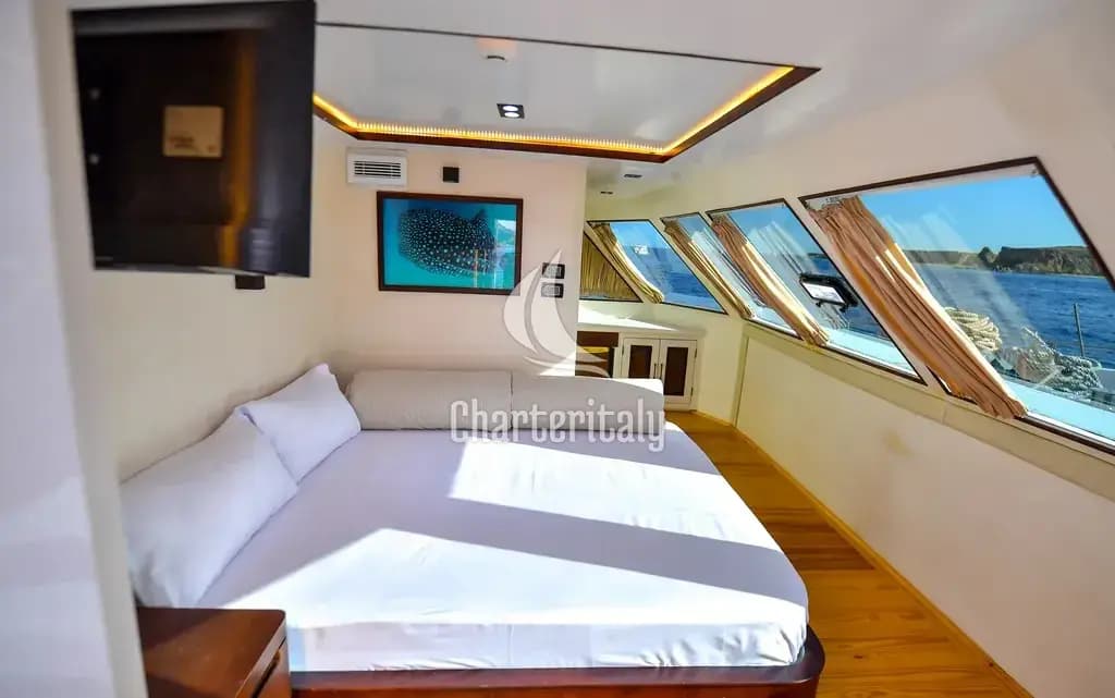 Luxury Motor Yacht - Luxury suite upper deck - 8