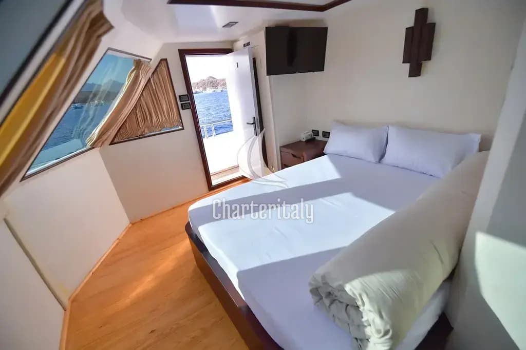 Luxury Motor Yacht - Luxury suite upper deck - 22