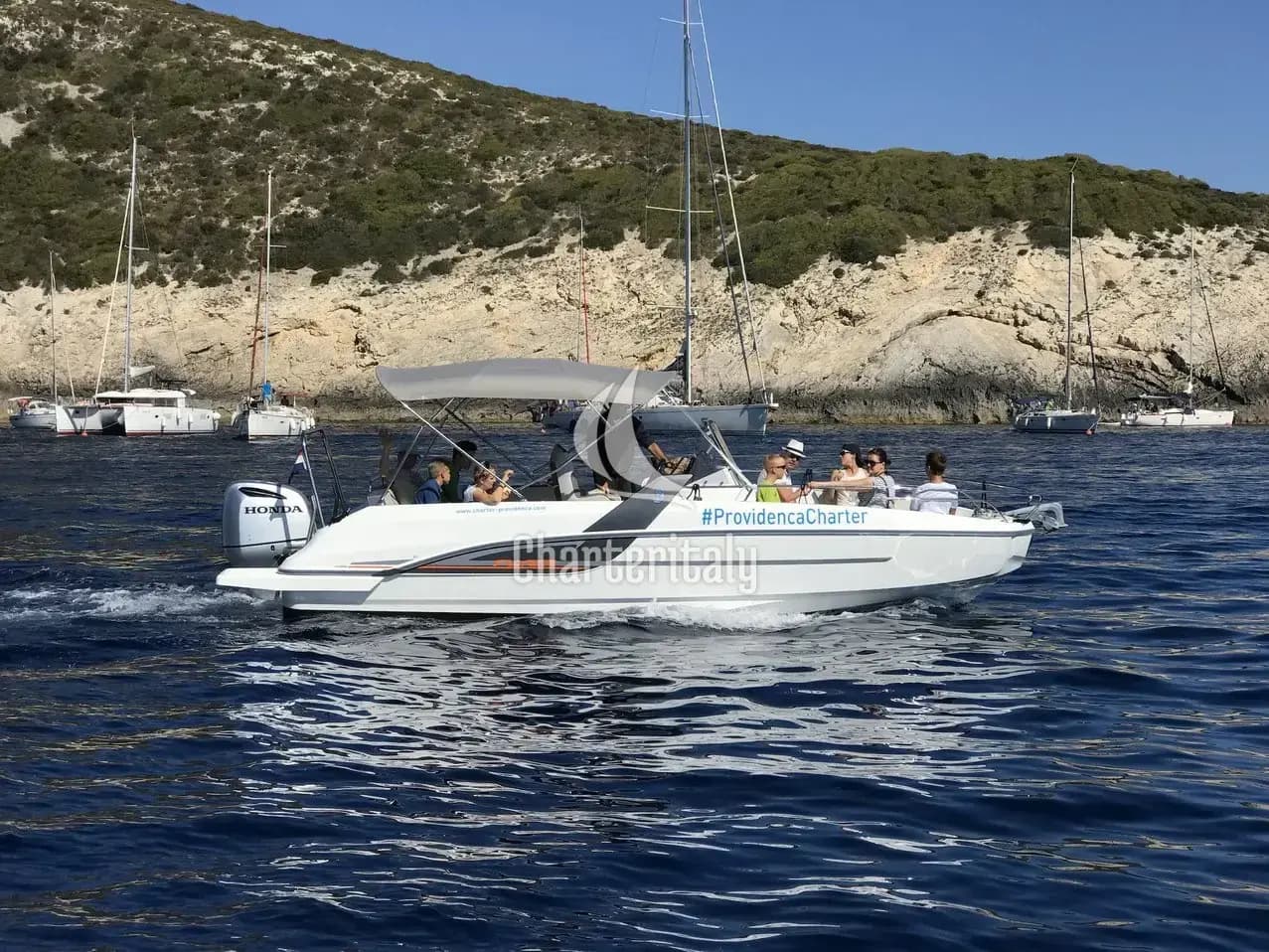 Beneteau Flyer 7.7 Space Deck - Beneath Flyer 7.7 Space Deck - 10