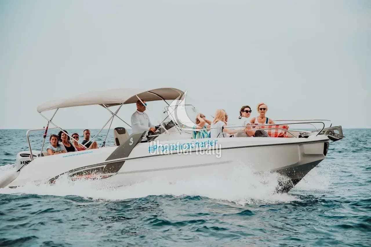 Beneteau Flyer 7.7 Space Deck - Beneath Flyer 7.7 Space Deck - 8
