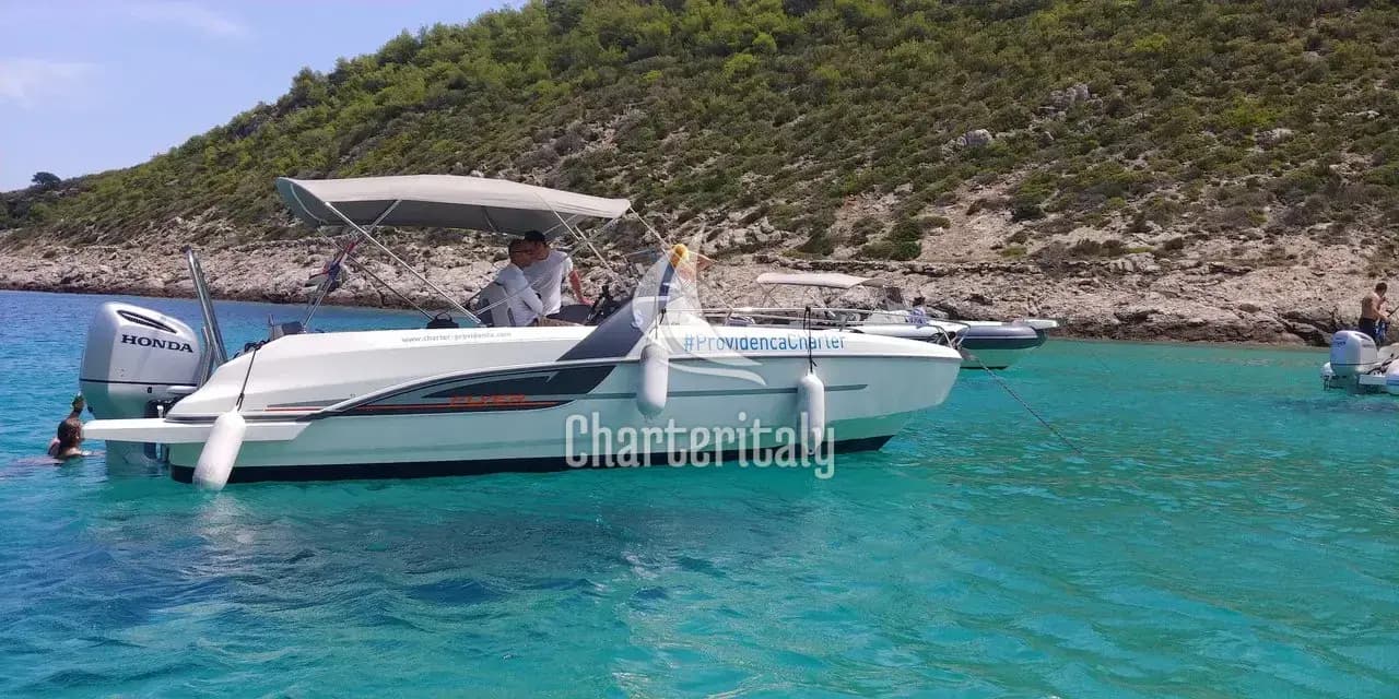 Beneteau Flyer 7.7 Space Deck - Beneath Flyer 7.7 Space Deck - 6