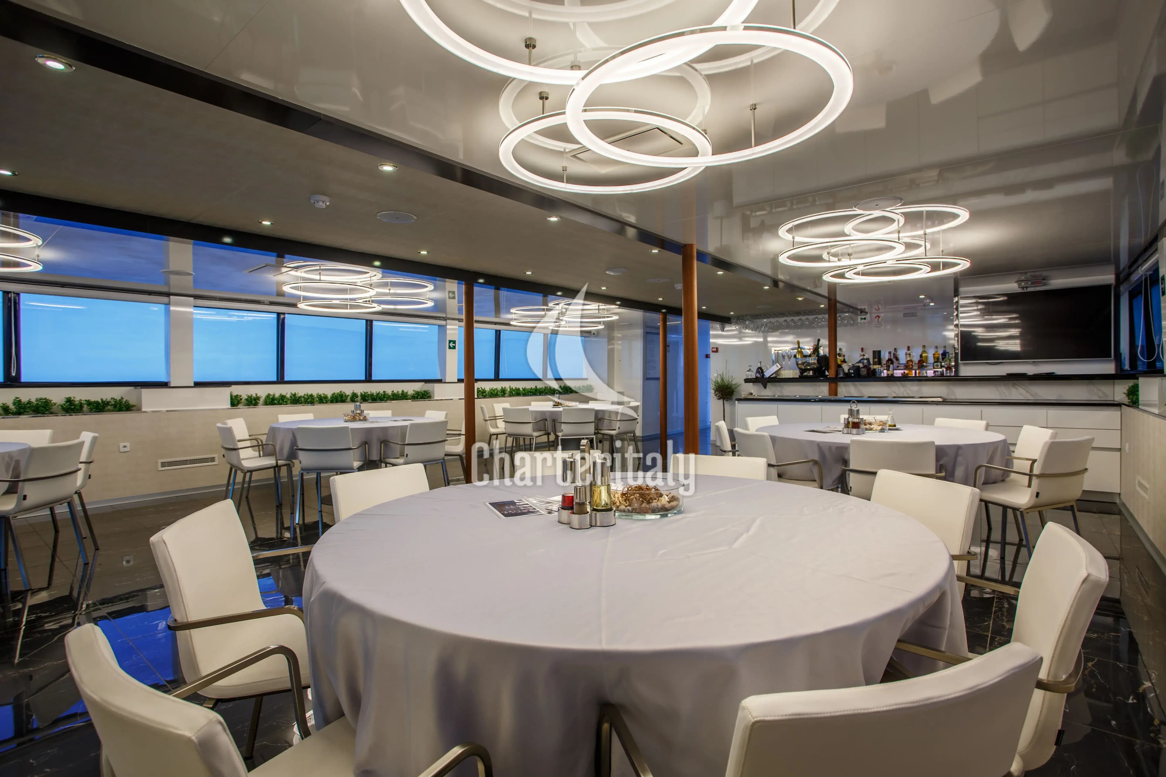 Luxury Motor Yacht - Ban - 3