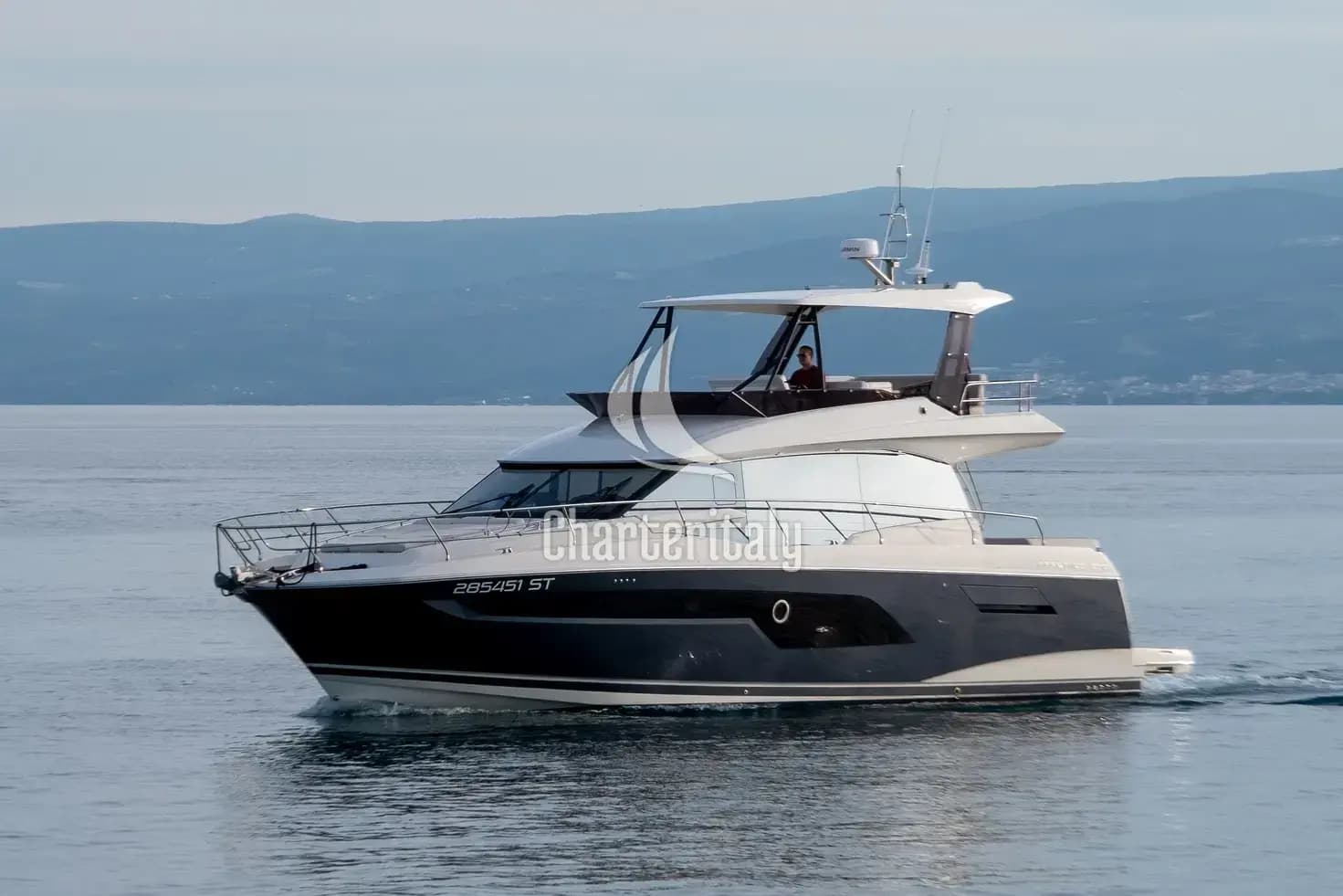 Prestige 520 Flybridge - 3 + 1 cab. - Baby Indy - 3