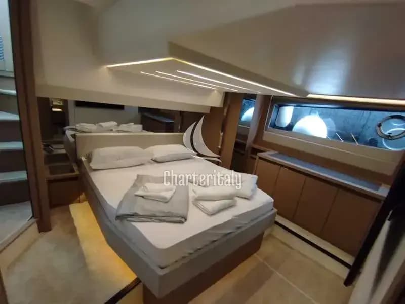 Prestige 520 Flybridge - 3 + 1 cab. - Baby Indy - 14